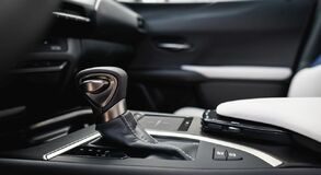 LEXUS UX: A KÜLSŐ VONALVEZETÉSE RAGAD MAGÁVAL, DE A BELSEJE EJT RABUL